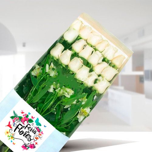 FL022 Caja de 18 Rosas Blancas 1
