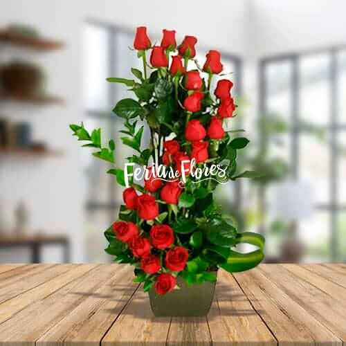 Diseño Floral con Rosas Voluta