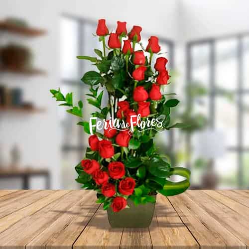 DR100 Arreglo Floral con Rosas Voluta